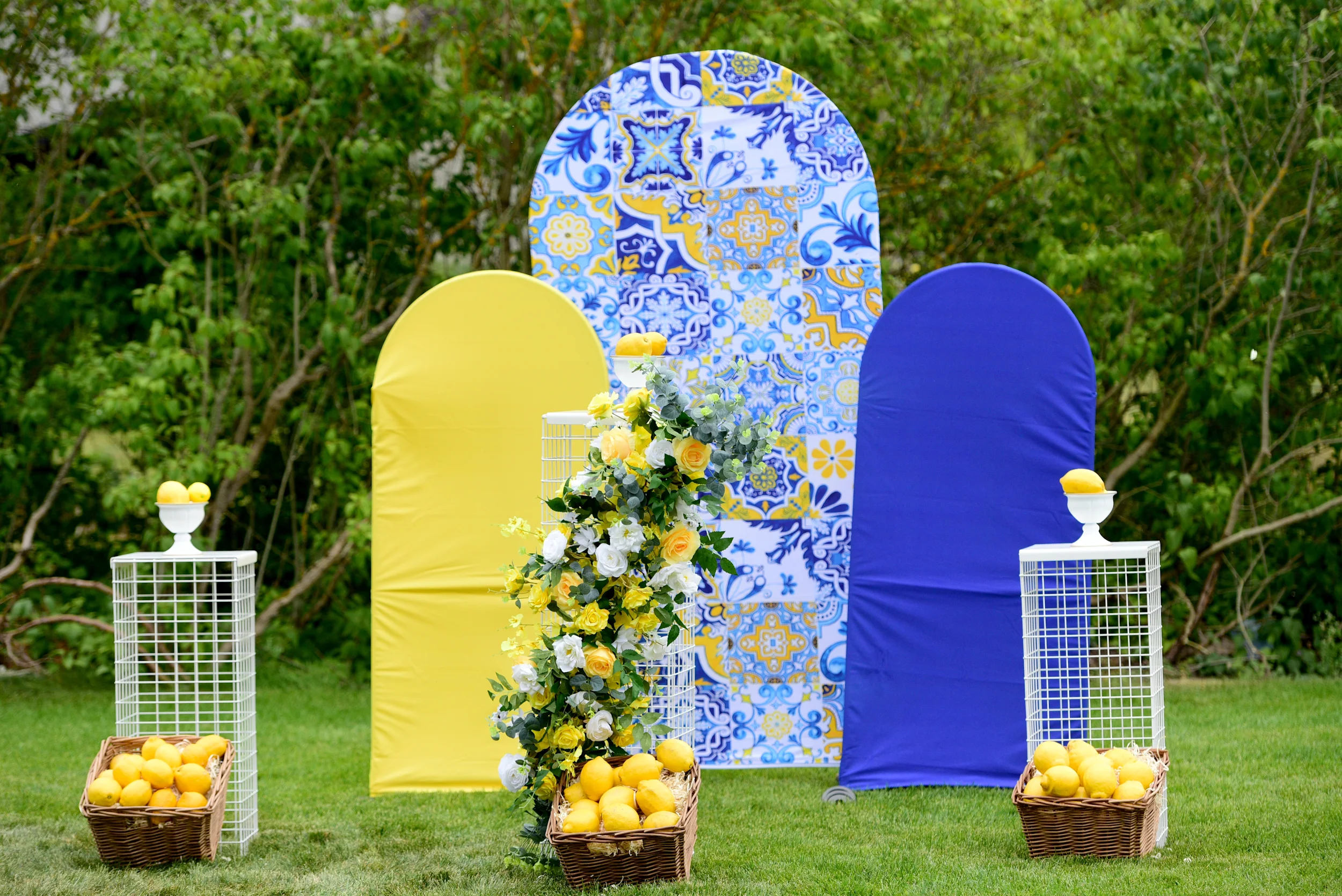 PICTURE AREAS AND BALOON GARLANDS